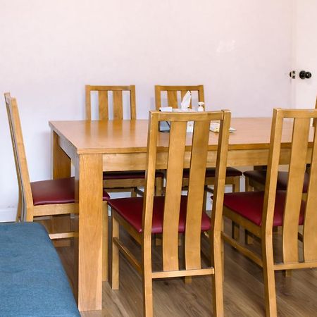 Nice 4 Bedroom Apartment Near City Centre 2-Min Walk To Metro !! Business & Family Friendly!! London Eksteriør billede