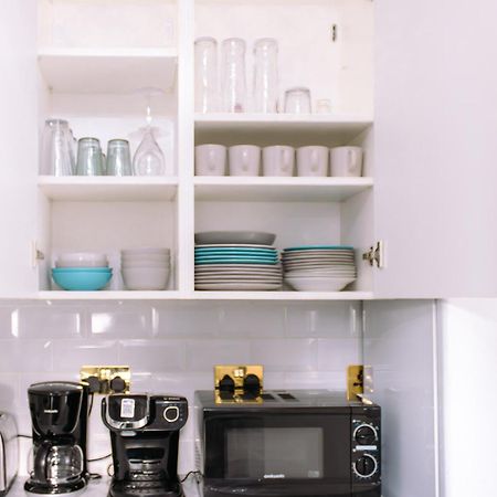 Nice 4 Bedroom Apartment Near City Centre 2-Min Walk To Metro !! Business & Family Friendly!! London Eksteriør billede