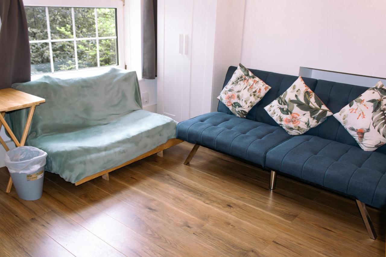 Nice 4 Bedroom Apartment Near City Centre 2-Min Walk To Metro !! Business & Family Friendly!! London Eksteriør billede