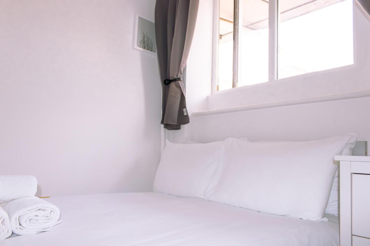 Nice 4 Bedroom Apartment Near City Centre 2-Min Walk To Metro !! Business & Family Friendly!! London Eksteriør billede