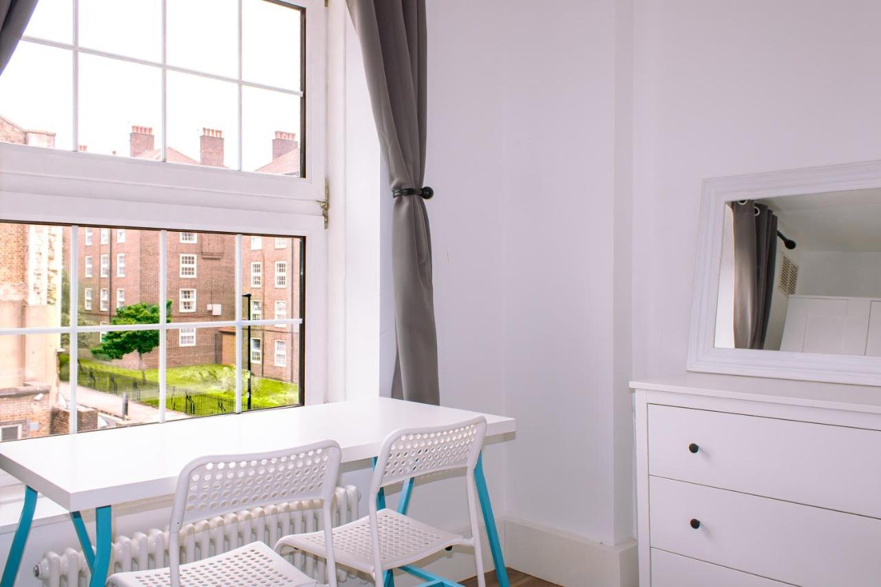 Nice 4 Bedroom Apartment Near City Centre 2-Min Walk To Metro !! Business & Family Friendly!! London Eksteriør billede
