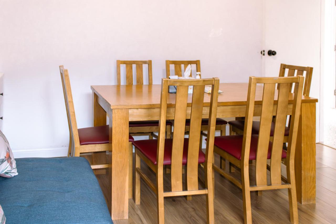 Nice 4 Bedroom Apartment Near City Centre 2-Min Walk To Metro !! Business & Family Friendly!! London Eksteriør billede