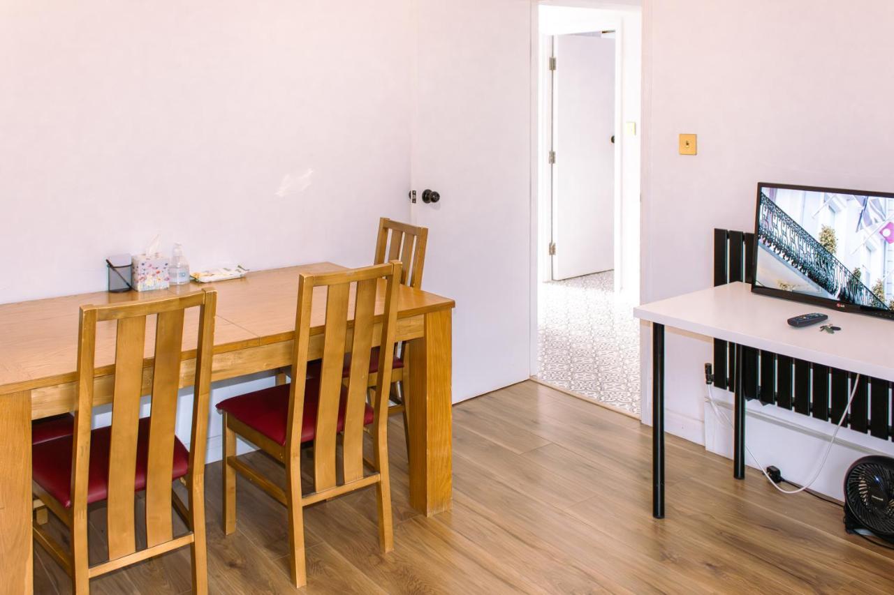 Nice 4 Bedroom Apartment Near City Centre 2-Min Walk To Metro !! Business & Family Friendly!! London Eksteriør billede